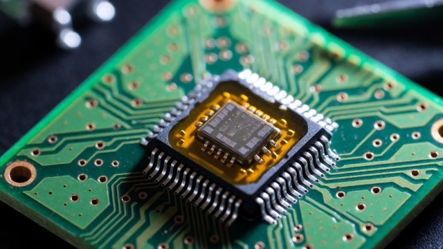 Deno Deploy replaces Node.js and Cloudflare Workers for edge computing