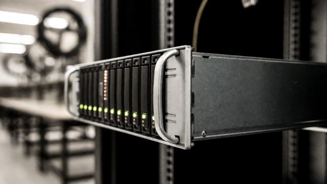 PostgreSQL 17 replication performance and logic