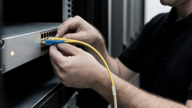 Traefik 3.2 surge: HAProxy vs Envoy comparison