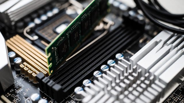 Economics of Nginx vs Apache for high-performance web servers