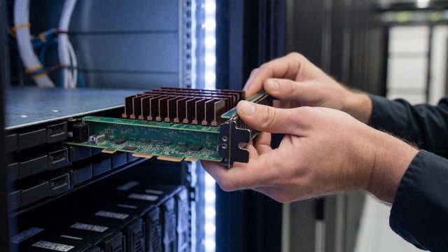 The rise of Ollama 0.4 and the performance divide in local LLM deployment